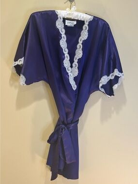 VTG 1980s-90s California Miss Royal Purple Liquid Satin Lace Trim Short Robe M